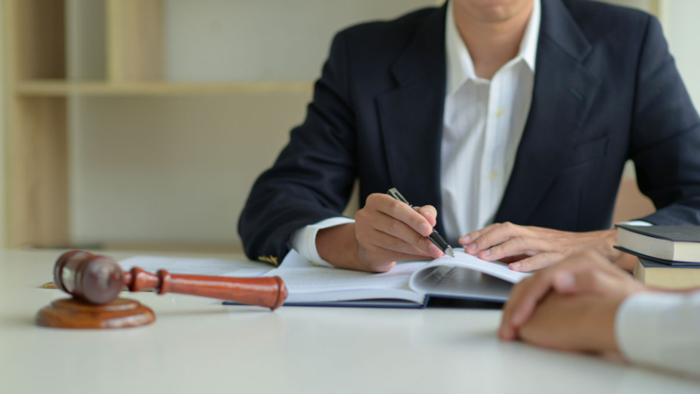 Choosing the right DUI lawyer in Georgia — public defender or private attorney